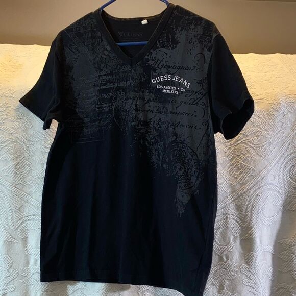 GuessâBlack Graphic V-Neck Tee Size L - Picture 2 of 13